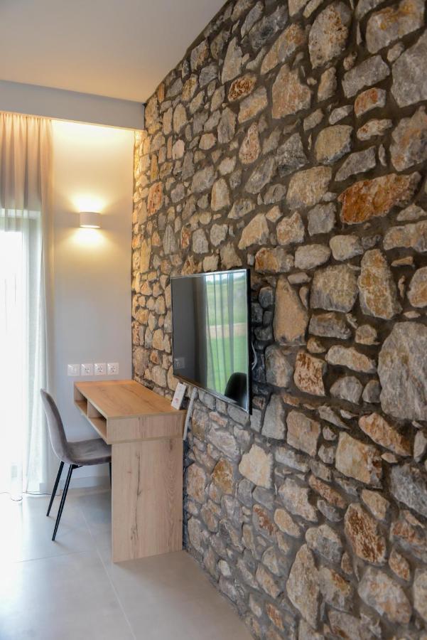 Comfort Suites & Rooms Larissa Buitenkant foto