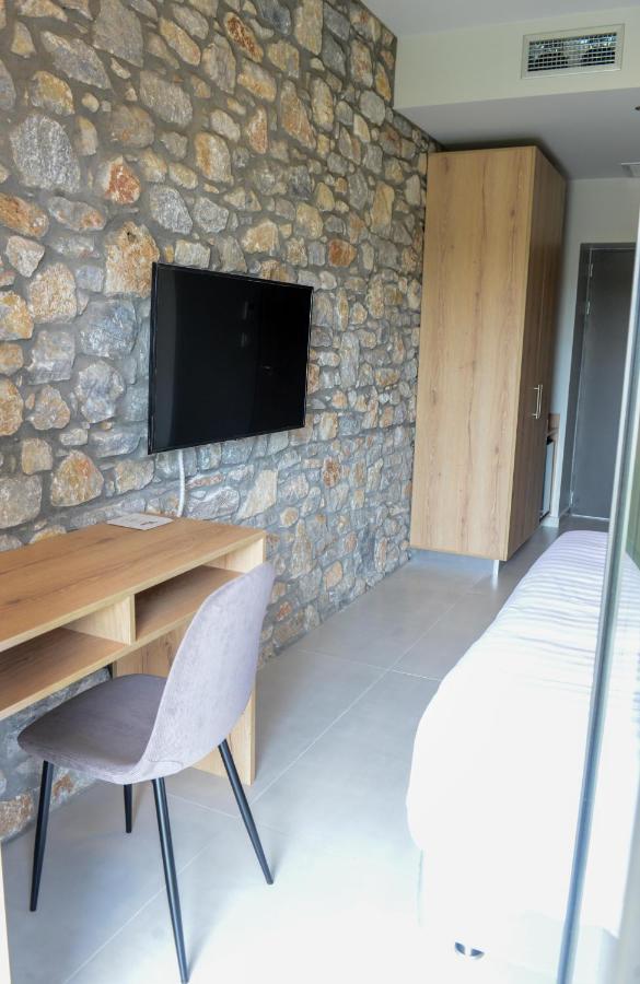 Comfort Suites & Rooms Larissa Buitenkant foto