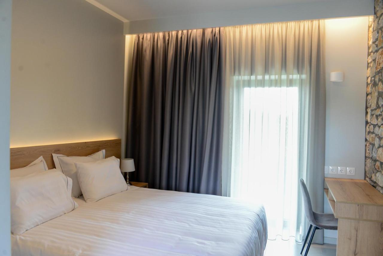 Comfort Suites & Rooms Larissa Buitenkant foto