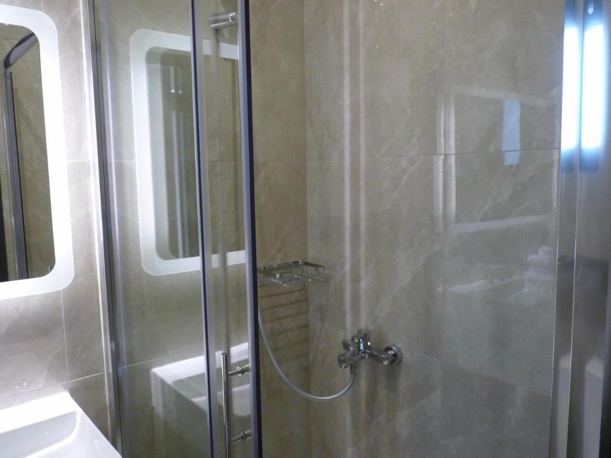 Comfort Suites & Rooms Larissa Buitenkant foto