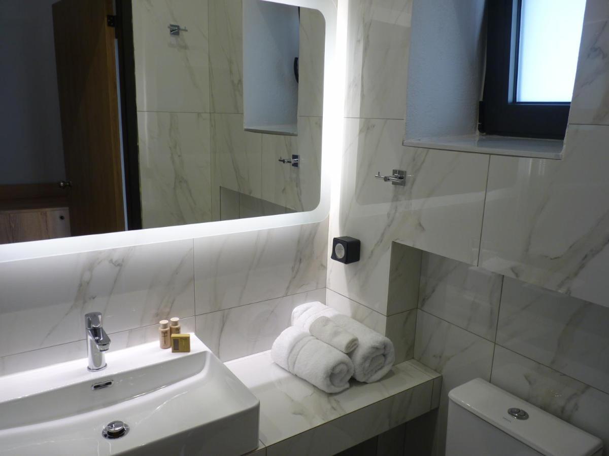 Comfort Suites & Rooms Larissa Buitenkant foto