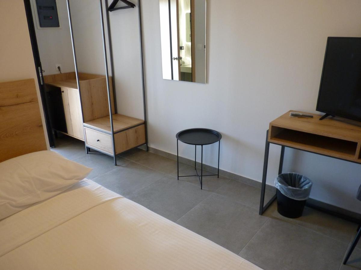 Comfort Suites & Rooms Larissa Buitenkant foto