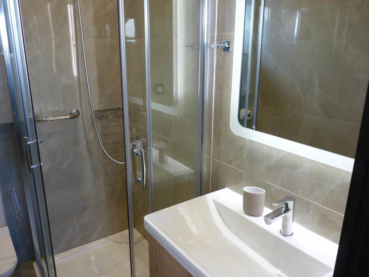 Comfort Suites & Rooms Larissa Buitenkant foto