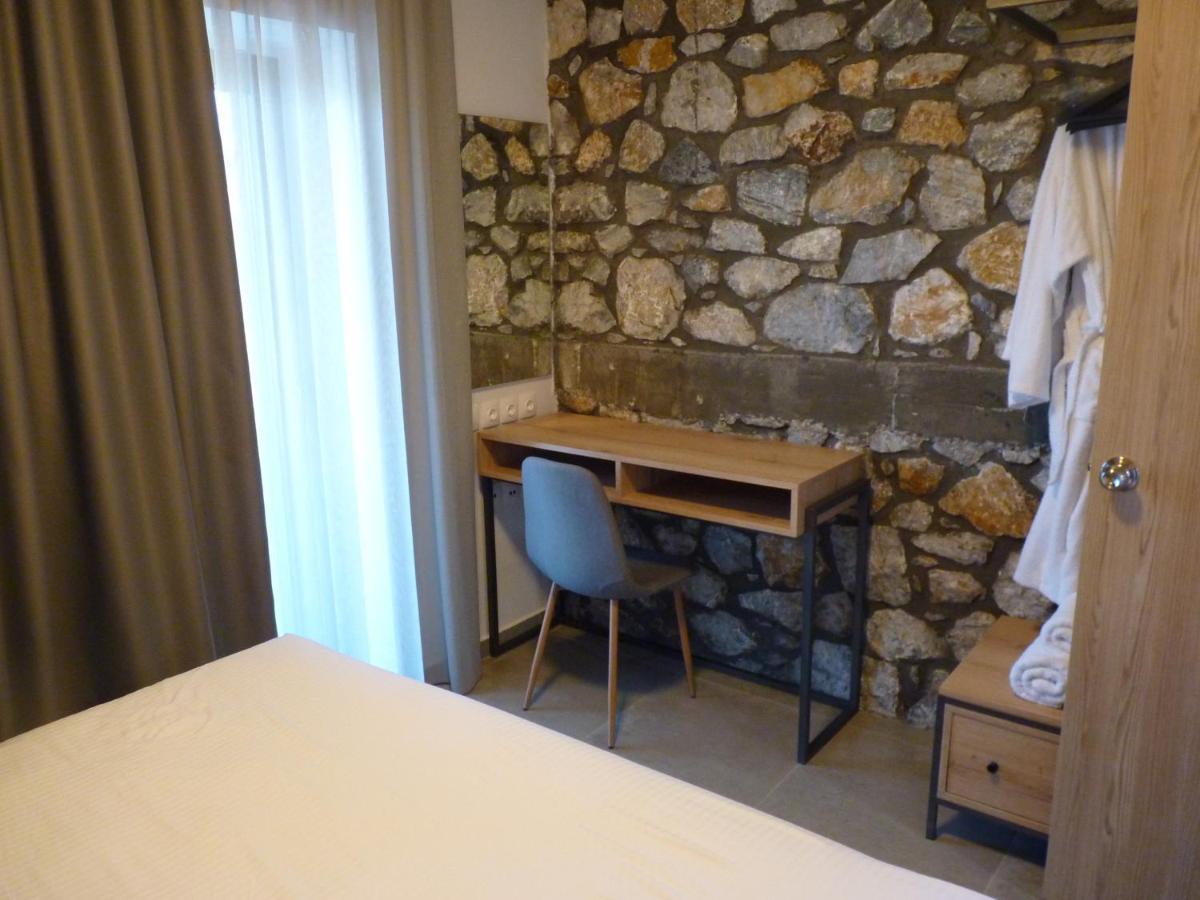 Comfort Suites & Rooms Larissa Buitenkant foto