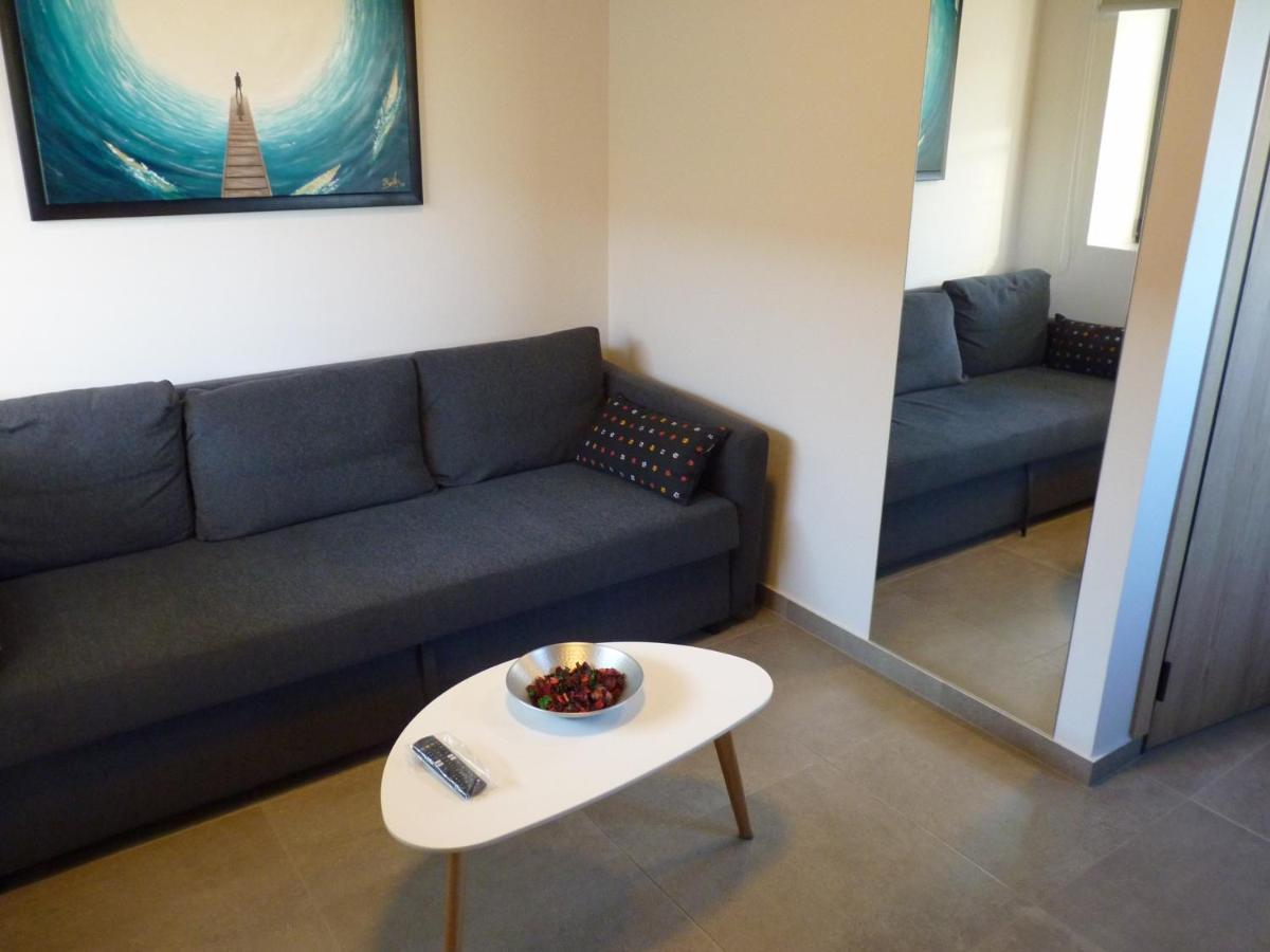 Comfort Suites & Rooms Larissa Buitenkant foto