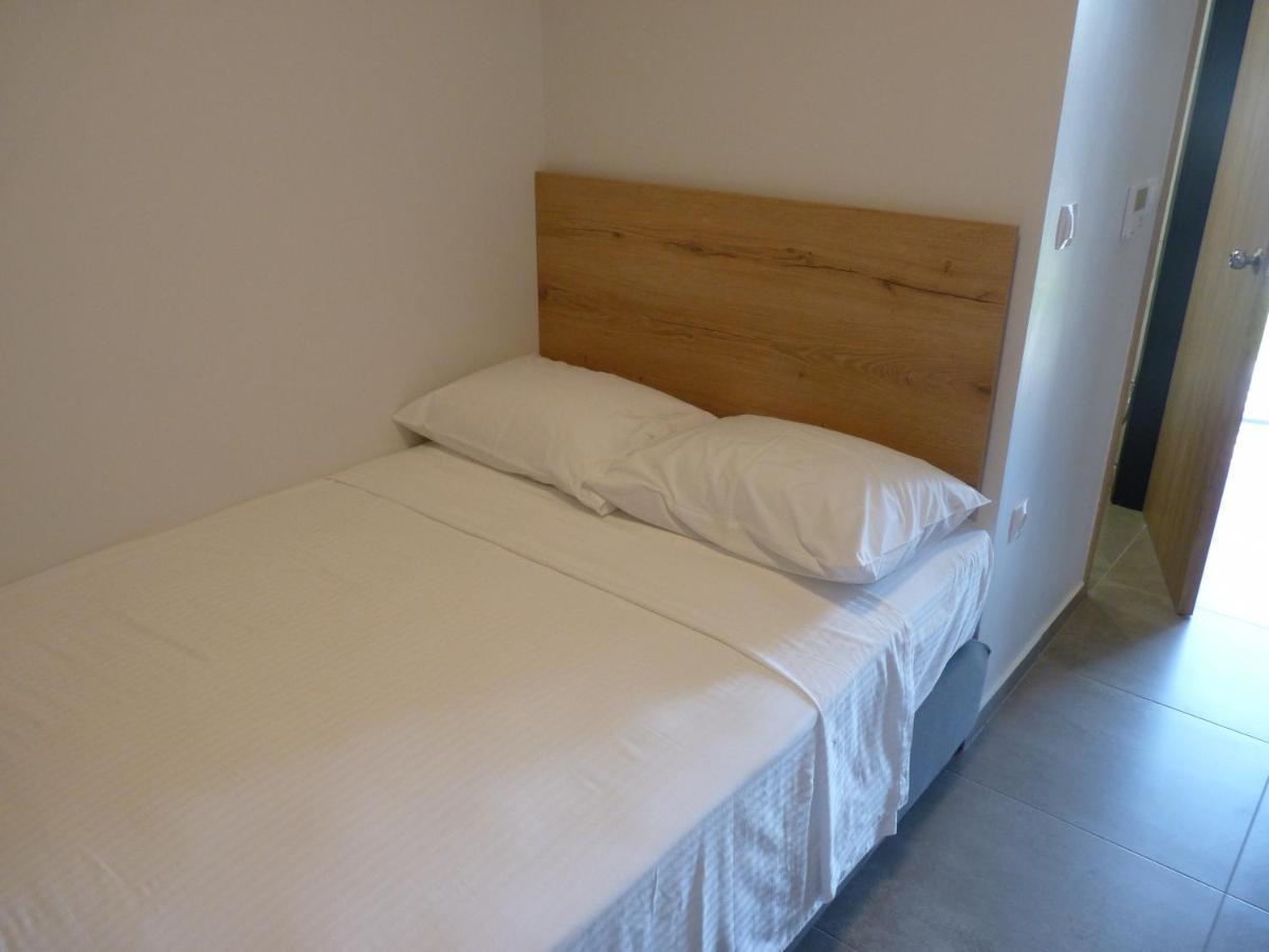 Comfort Suites & Rooms Larissa Buitenkant foto