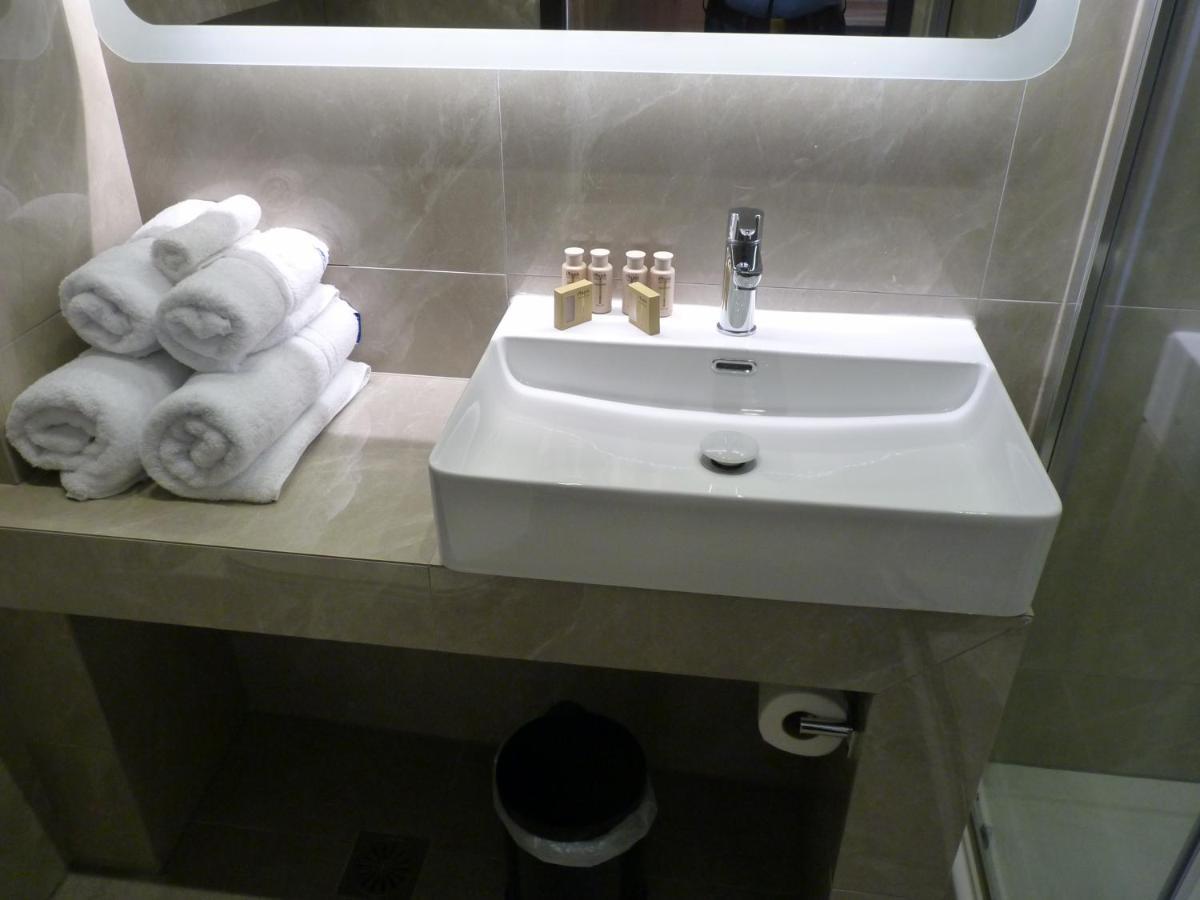 Comfort Suites & Rooms Larissa Buitenkant foto