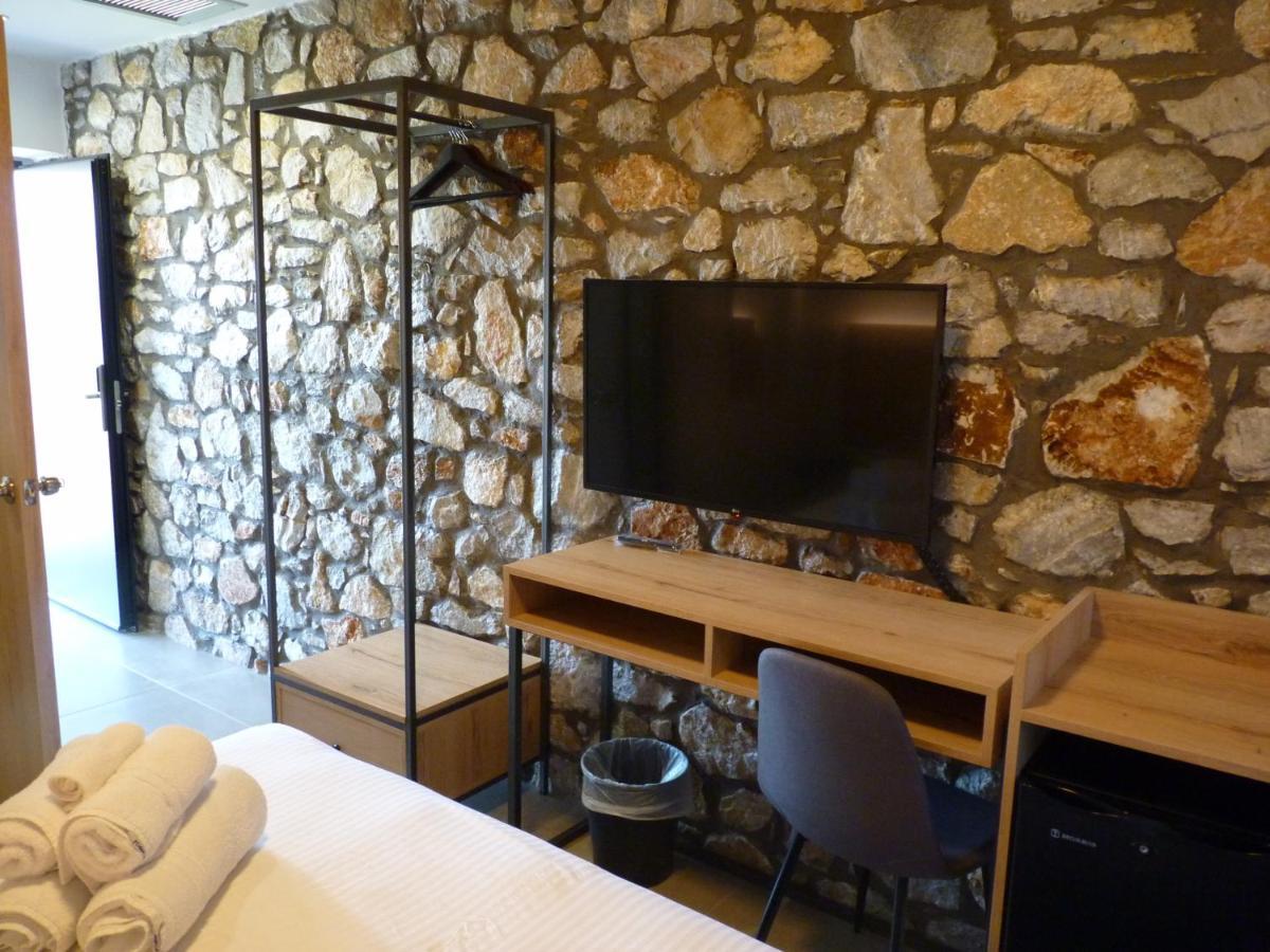 Comfort Suites & Rooms Larissa Buitenkant foto