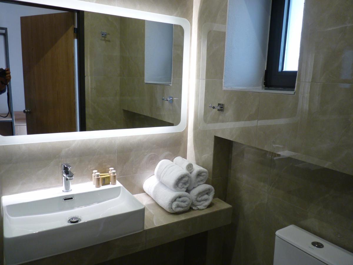 Comfort Suites & Rooms Larissa Buitenkant foto