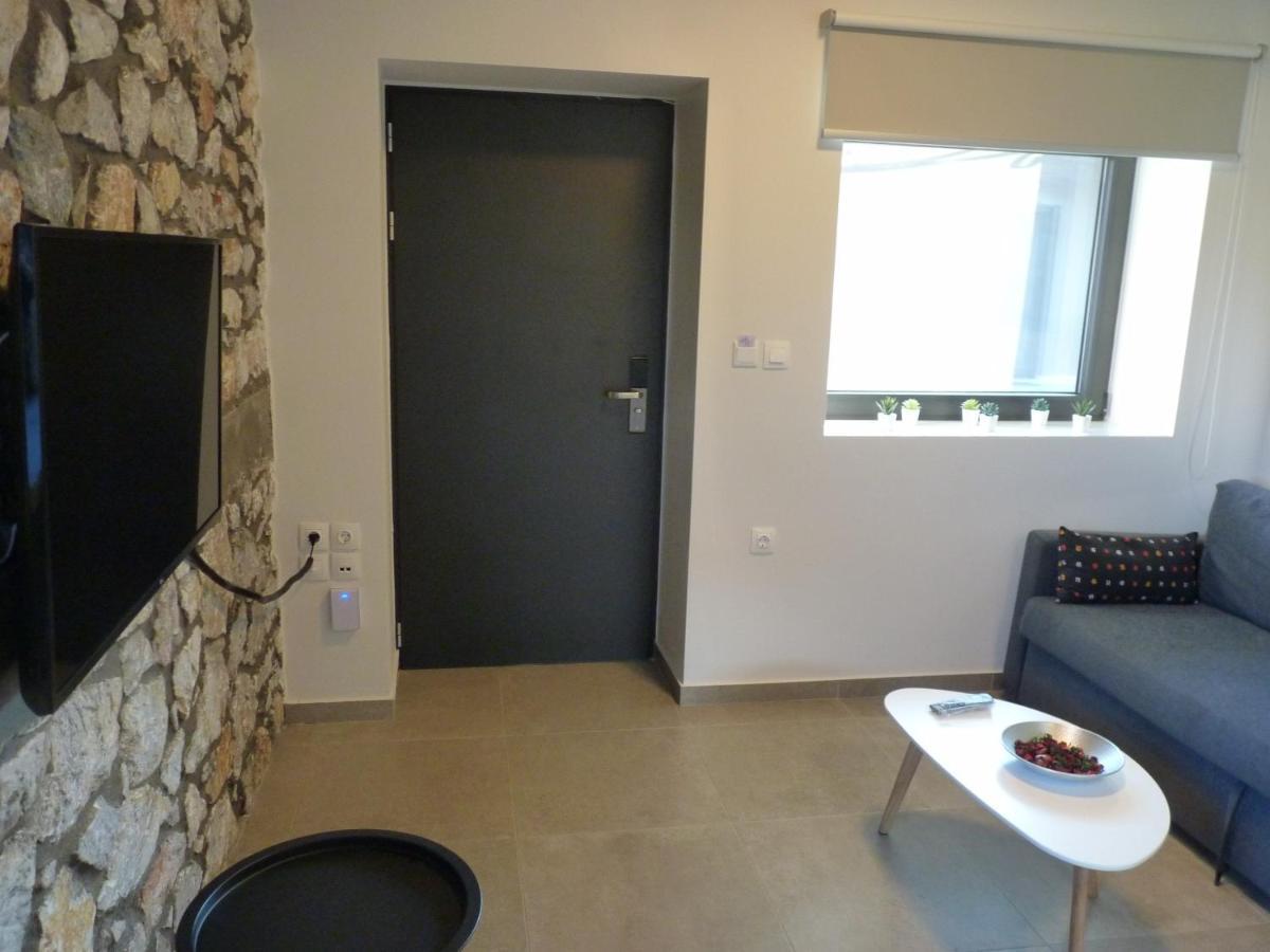 Comfort Suites & Rooms Larissa Buitenkant foto