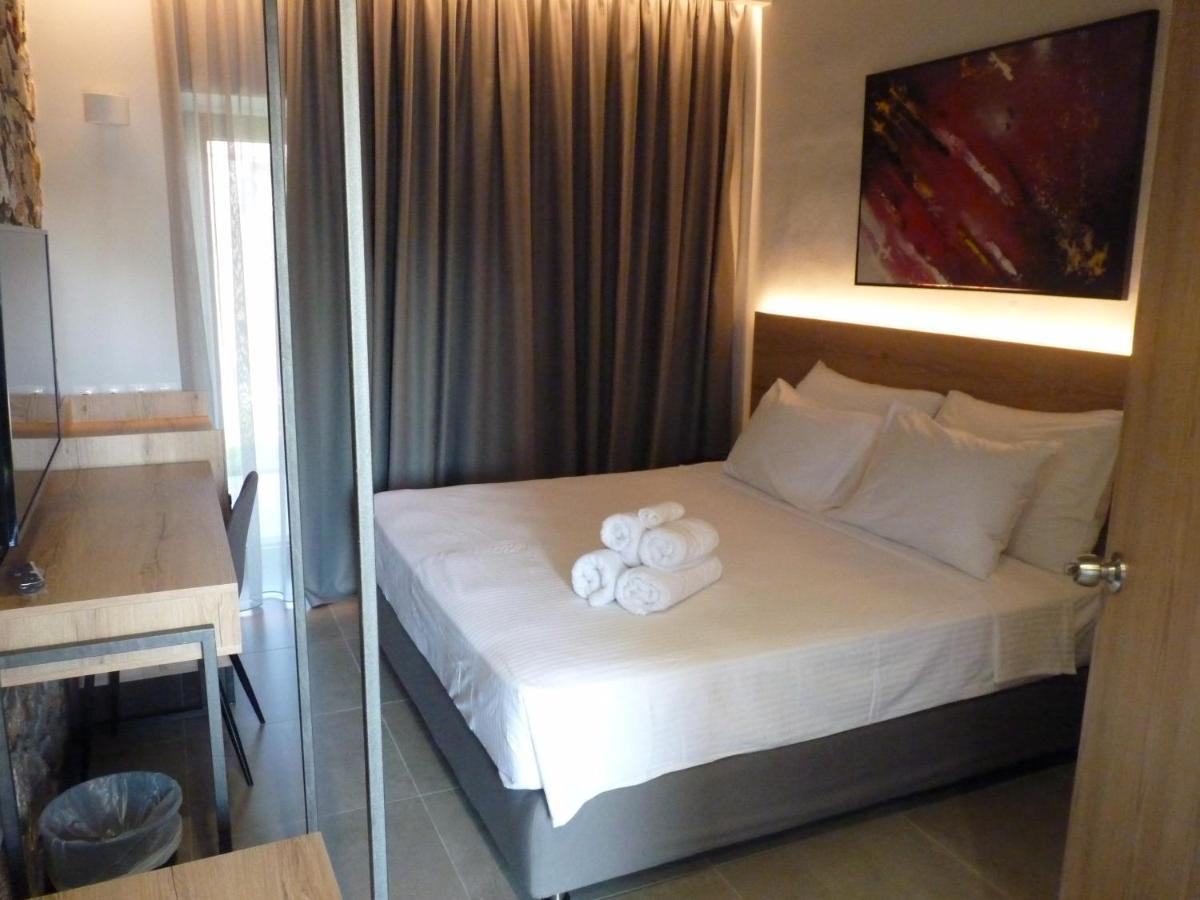 Comfort Suites & Rooms Larissa Buitenkant foto