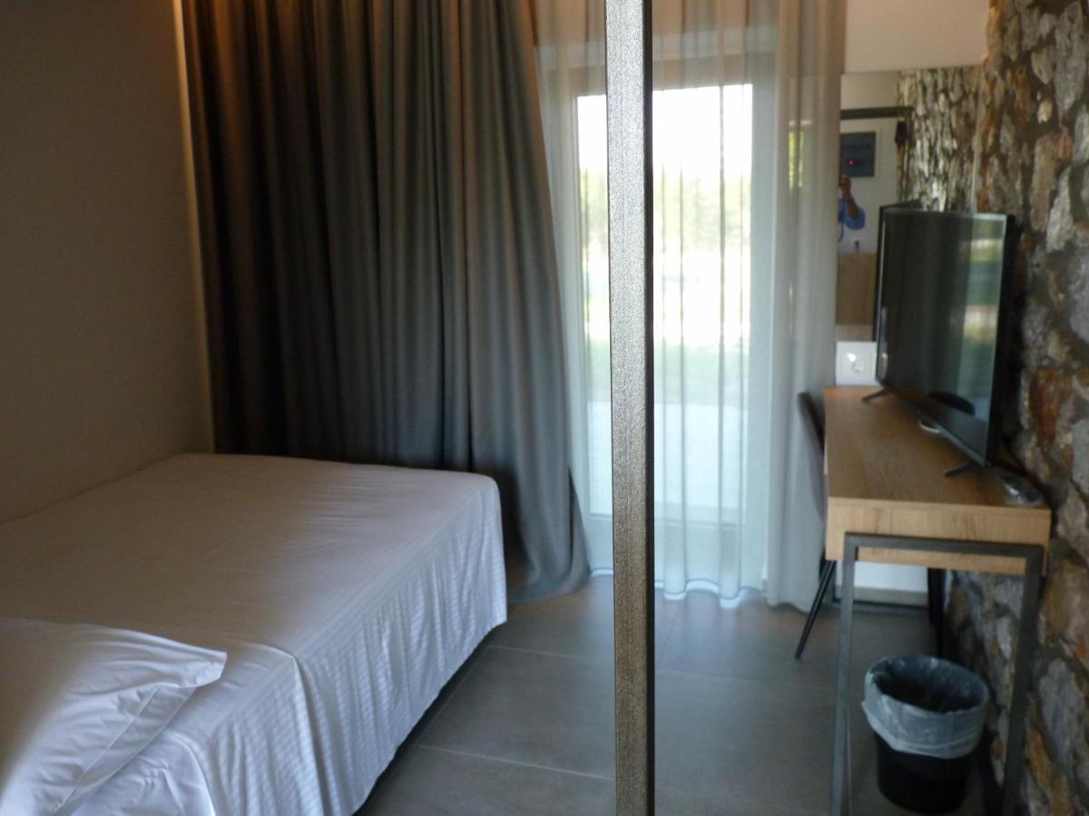 Comfort Suites & Rooms Larissa Buitenkant foto